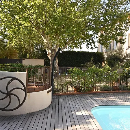 Bastide Le Petit Clos - Les 2 *